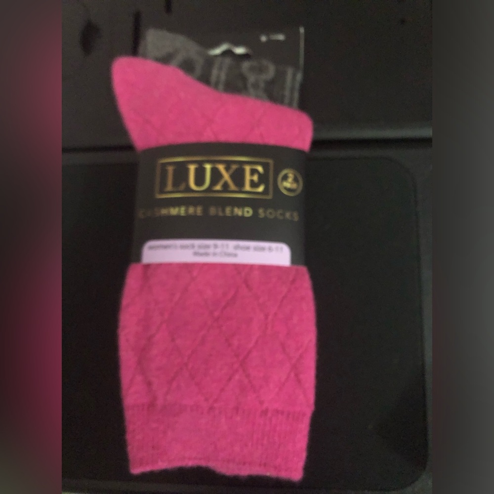 Luxe Women’s Hot Pink and Gray Diamond Knit Cashmere-Blend Socks